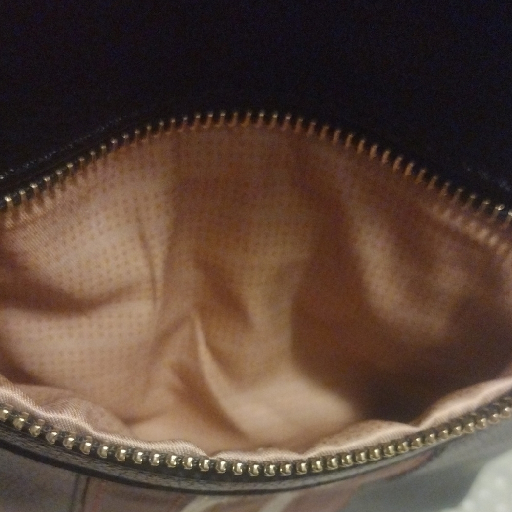 Chic Black Crossbody Bag with Striped Detail - Picture 11 of 13